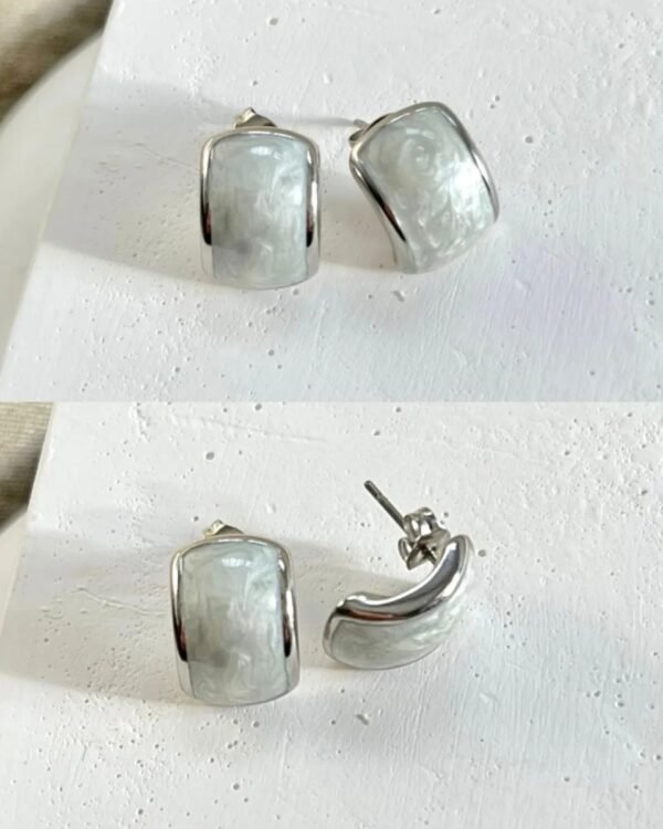 Altın Kaplama Sedef Detaylı Gümüş Renk Küpe