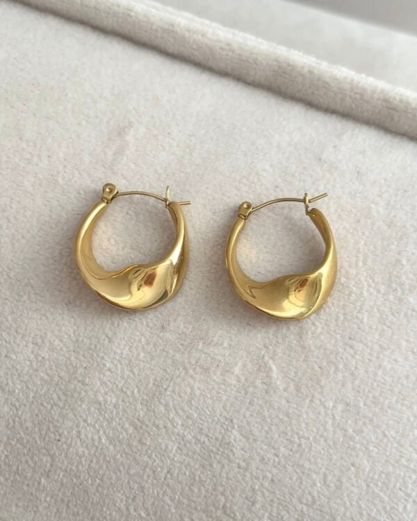 Çelik Eğimli Küpe