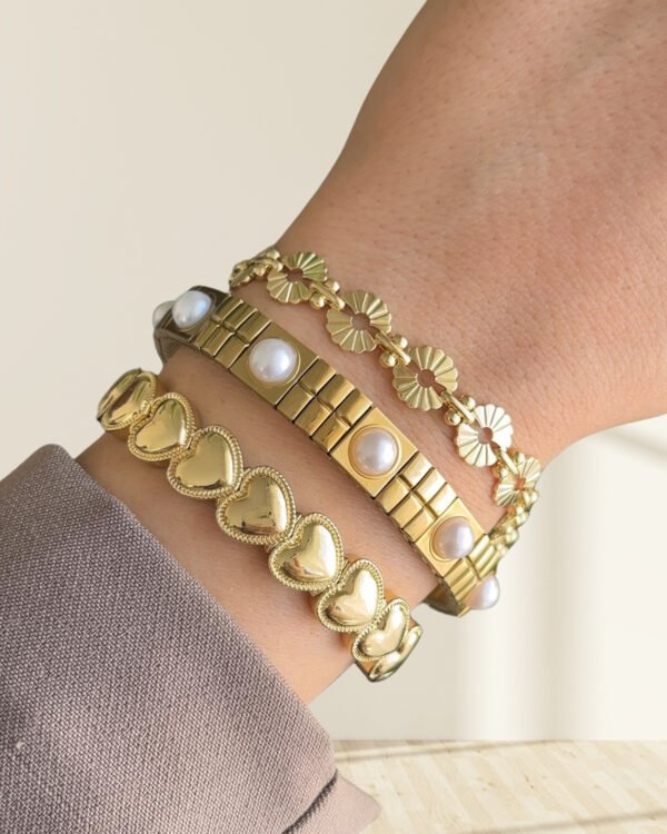 Alternative view of Altın Kaplama Kalpli Esnek Bileklik