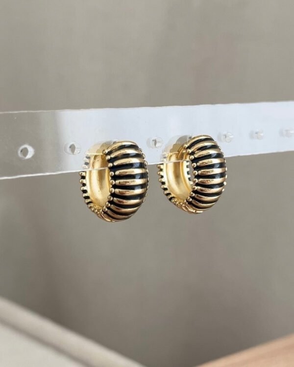 Altın Kaplama Siyah Renkli Küpe