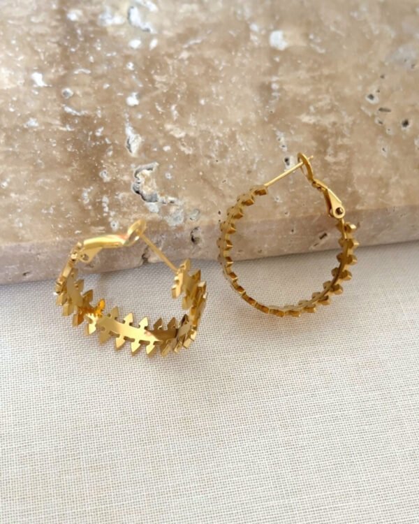 Alternative view of Çelik Şekilli Küpe Orta Boy