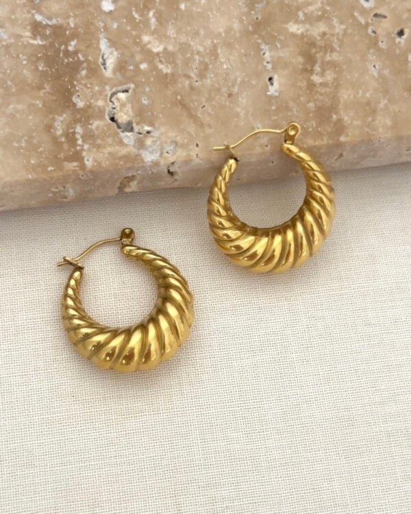 Çelik Bombeli Küpe