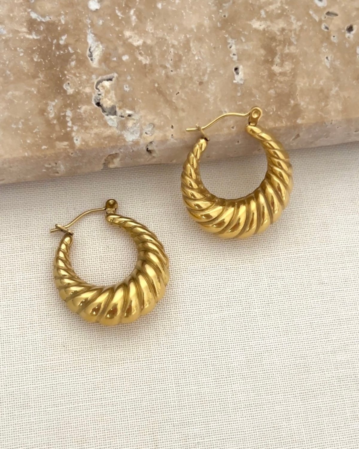 Çelik Bombeli Küpe