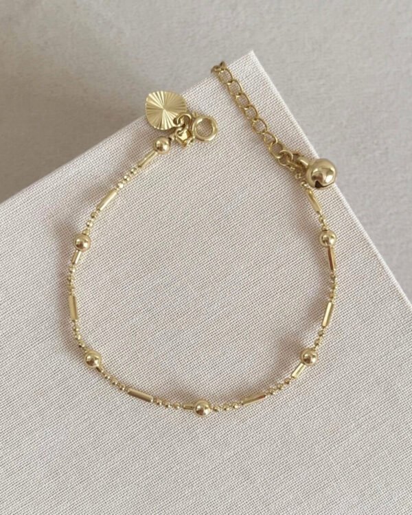 Xuping Dorika Top Detaylı Minimal Bileklik