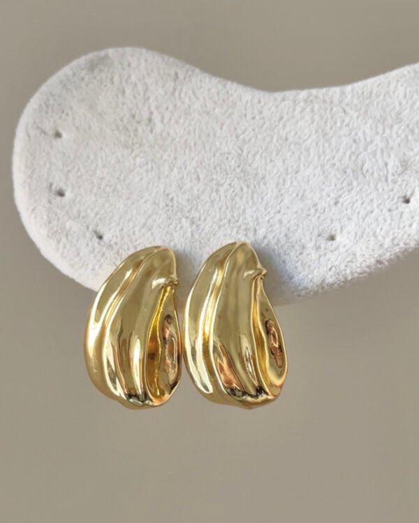 Altın Kaplama Şekilli Küpe