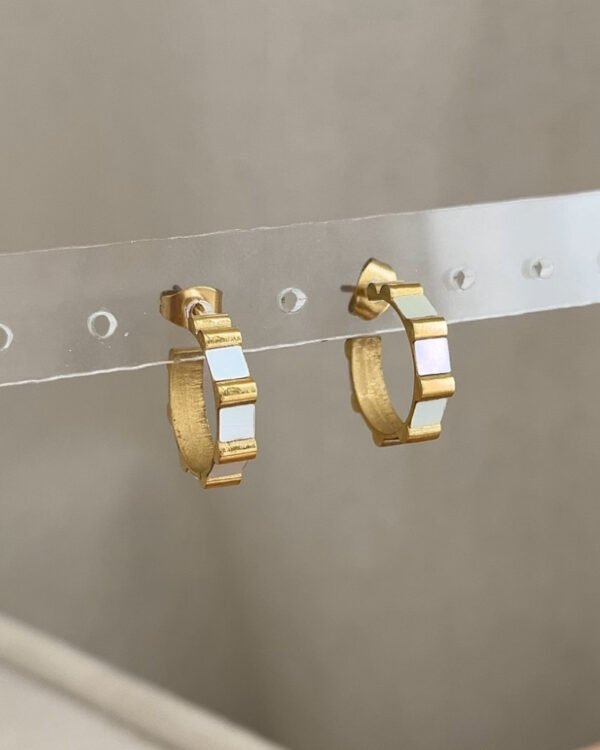 Çelik Sedef Detaylı Küpe Minimal