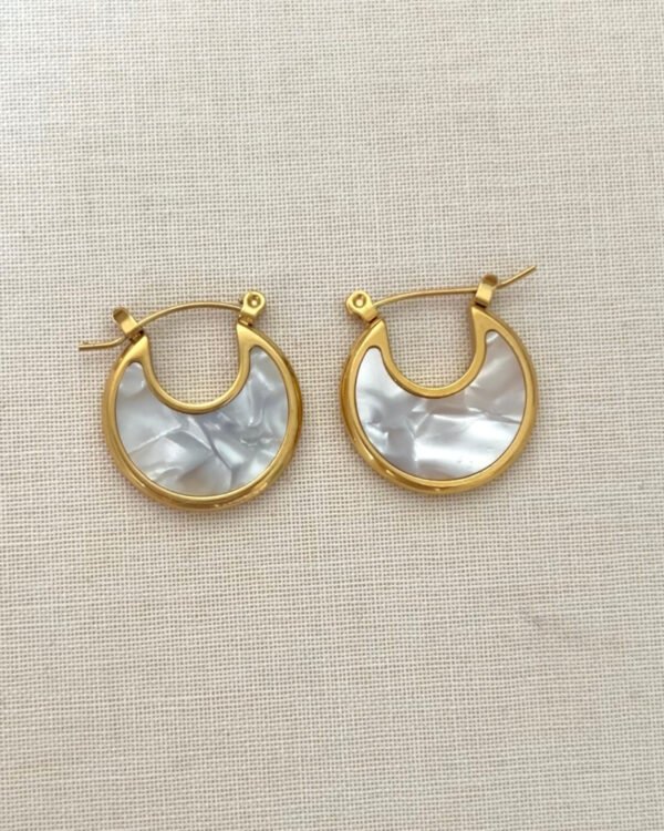 Çelik Tombul Sedef Detaylı Küpe