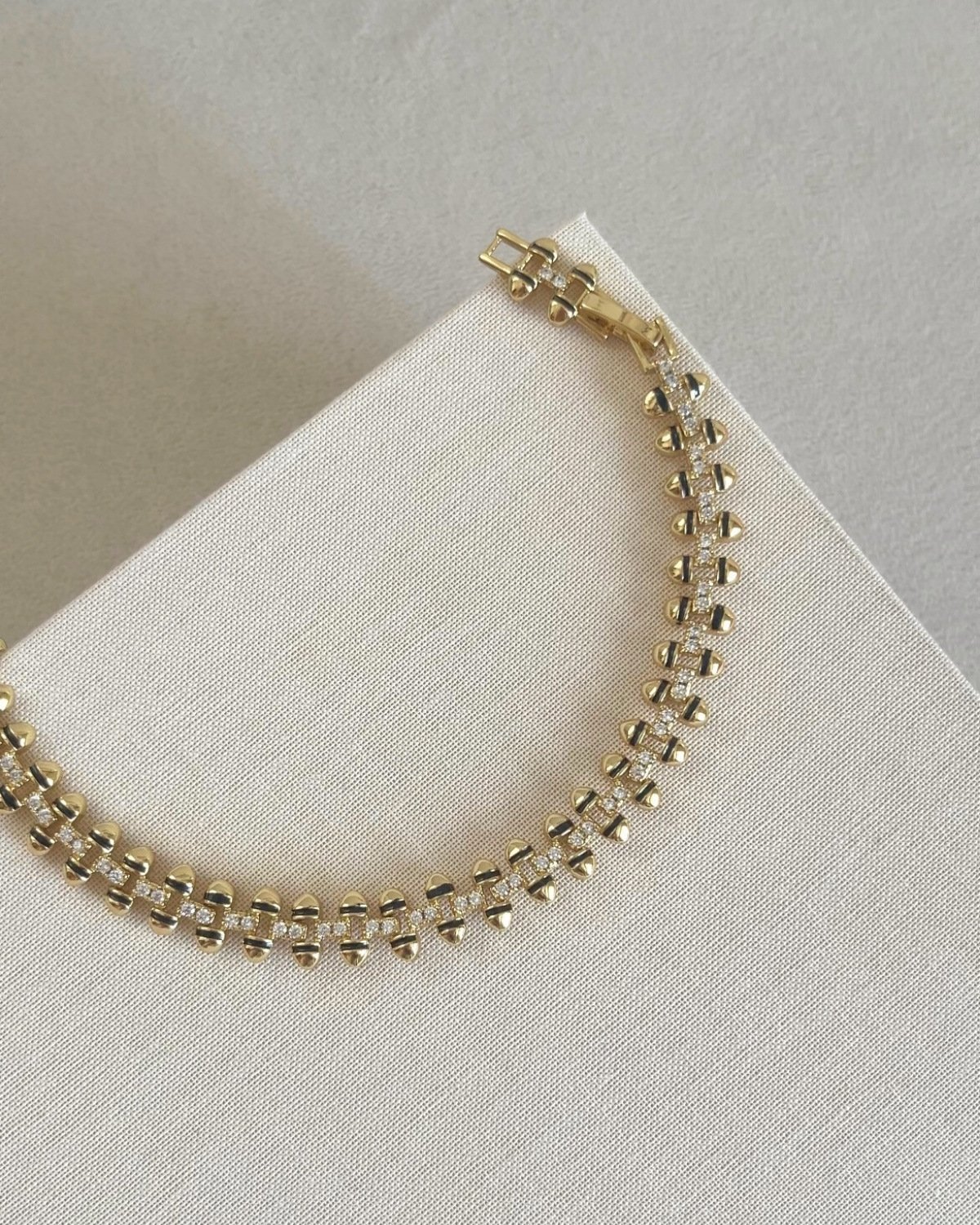 Xuping Taşlı ve Siyah Detaylı Bileklik - Görsel 2