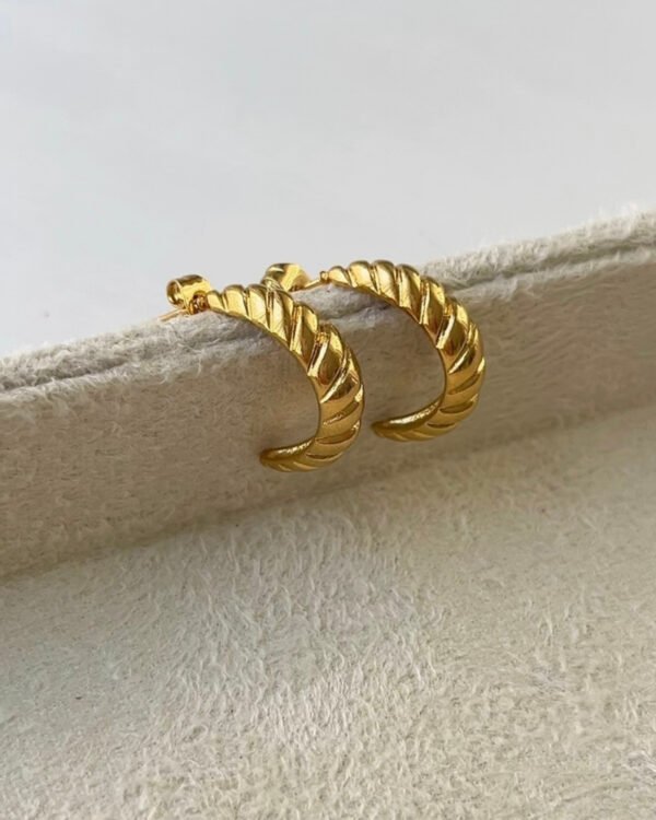 Alternative view of Çelik Yarım Halka Küpe