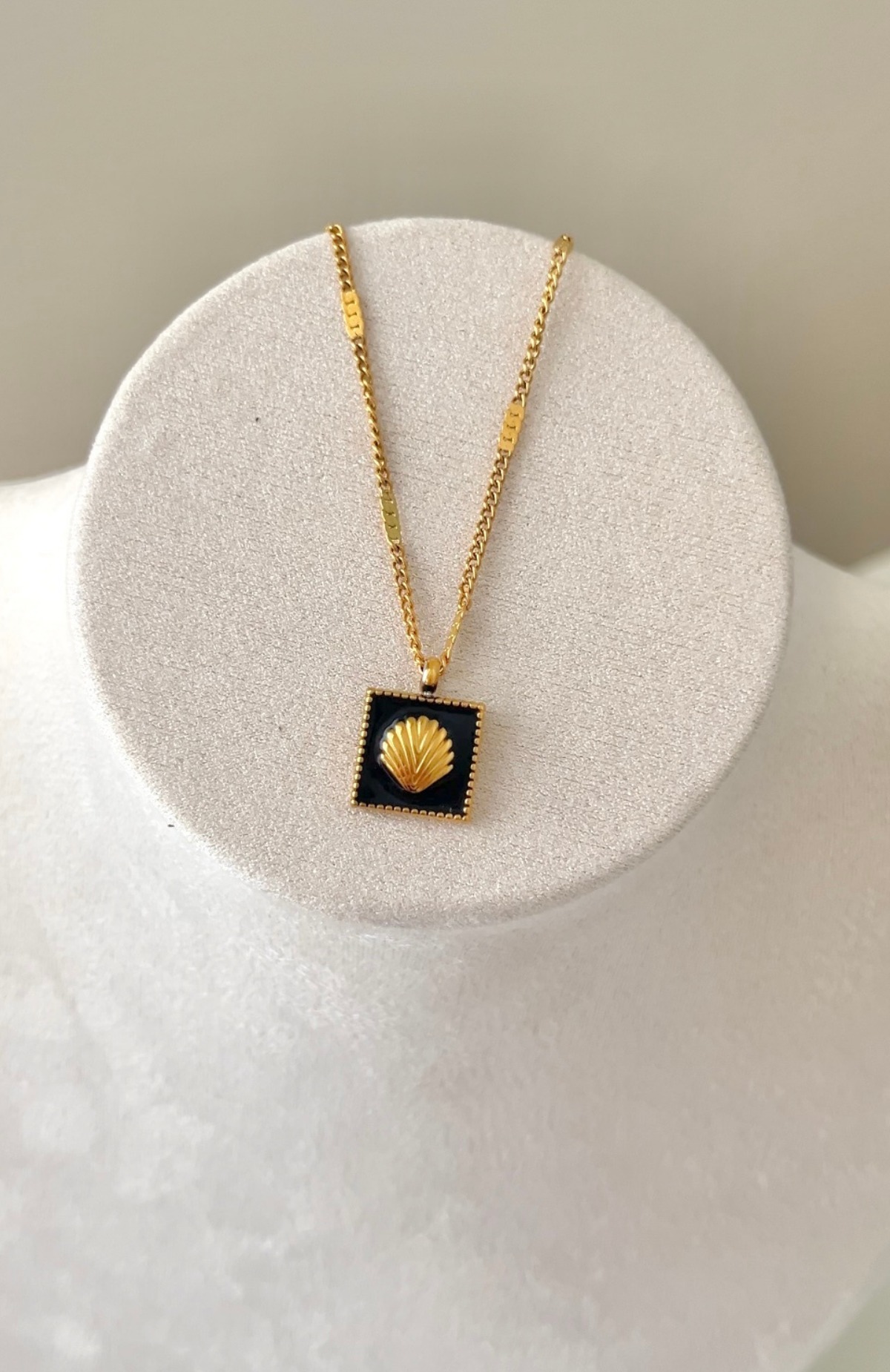 Çelik Minimal Siyah Plaka İstiridye Kolye 42+6cm