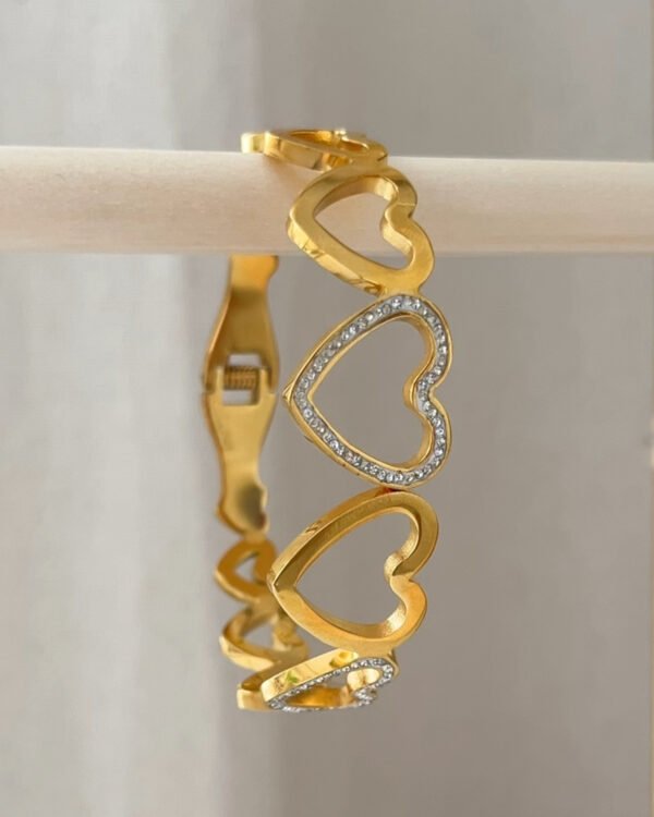 Çelik Kalpli ve Taşlı Kelepçe Bileklik