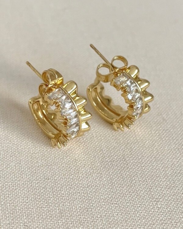 Xuping Yarısı Taşlı Küpe