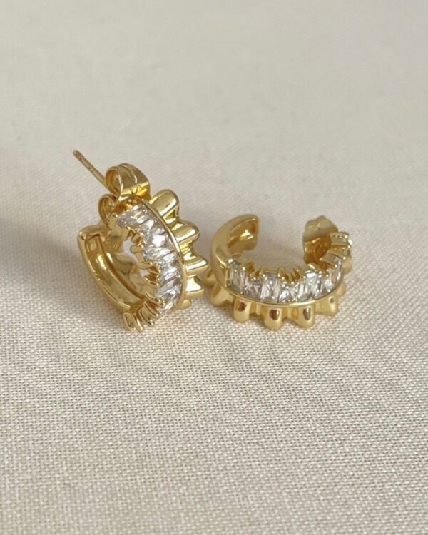 Alternative view of Xuping Yarısı Taşlı Küpe