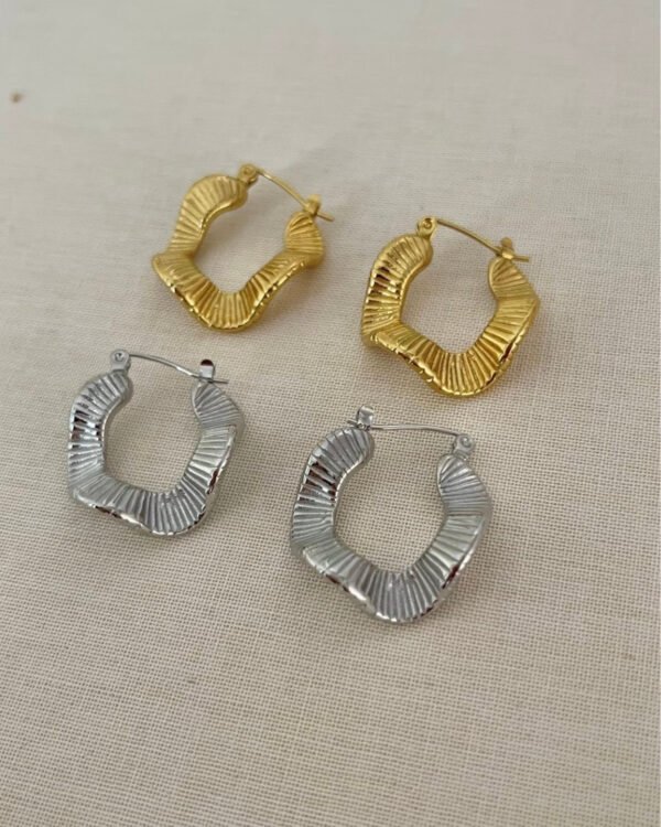 Alternative view of Çelik Dalgalı ve Çizgili Küpe