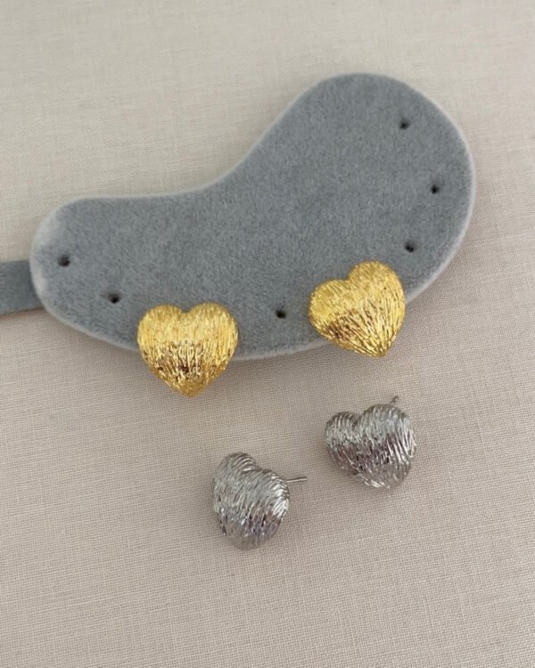 Alternative view of Altın Kaplama Çizgili Kalpli Küpe