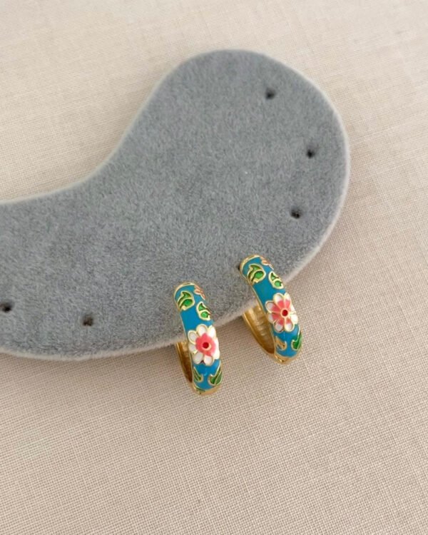 Alternative view of Çelik Çiçek Deseni Küpe