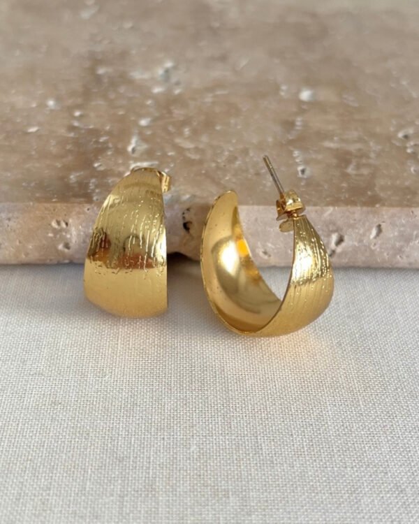 Çelik Çizgi Detaylı Halka Küpe