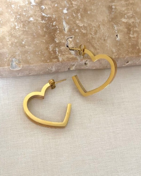 Çelik Yarım Kalp Küpe