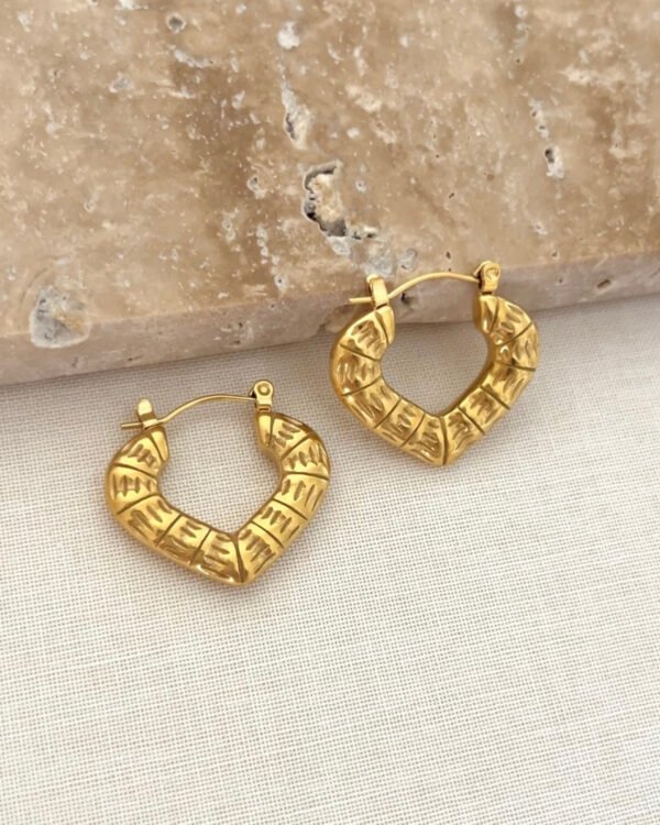 Çelik Şekilli Çizgili Küpe