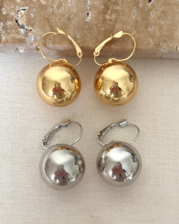 Altın Kaplama Top Detaylı Küpe